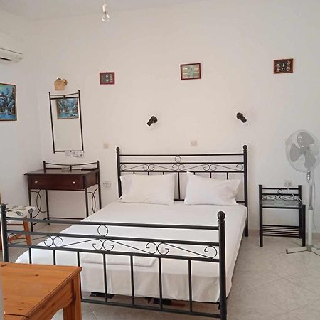 Machi's Guest House Mithimna Extérieur photo