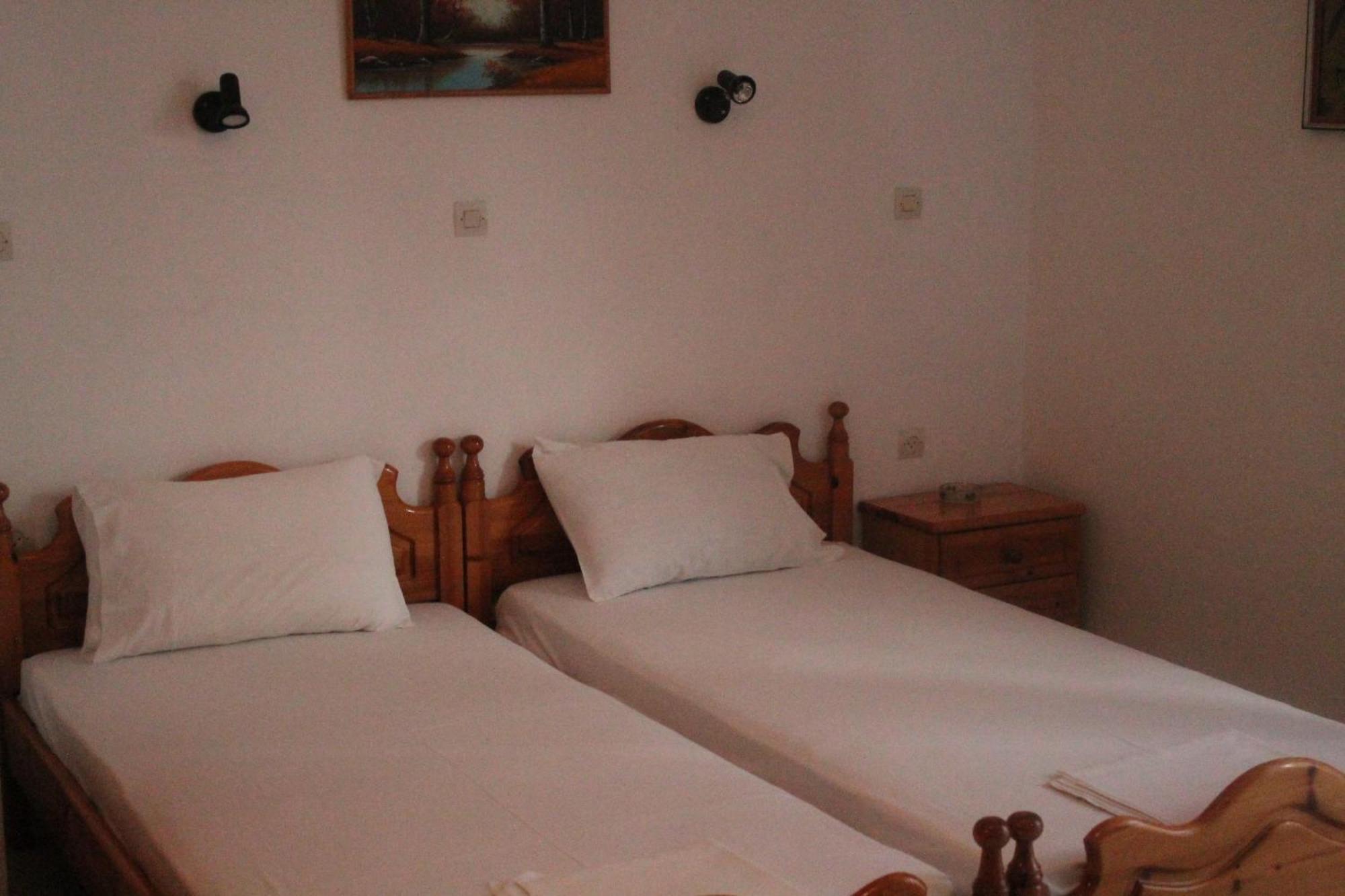 Machi's Guest House Mithimna Extérieur photo