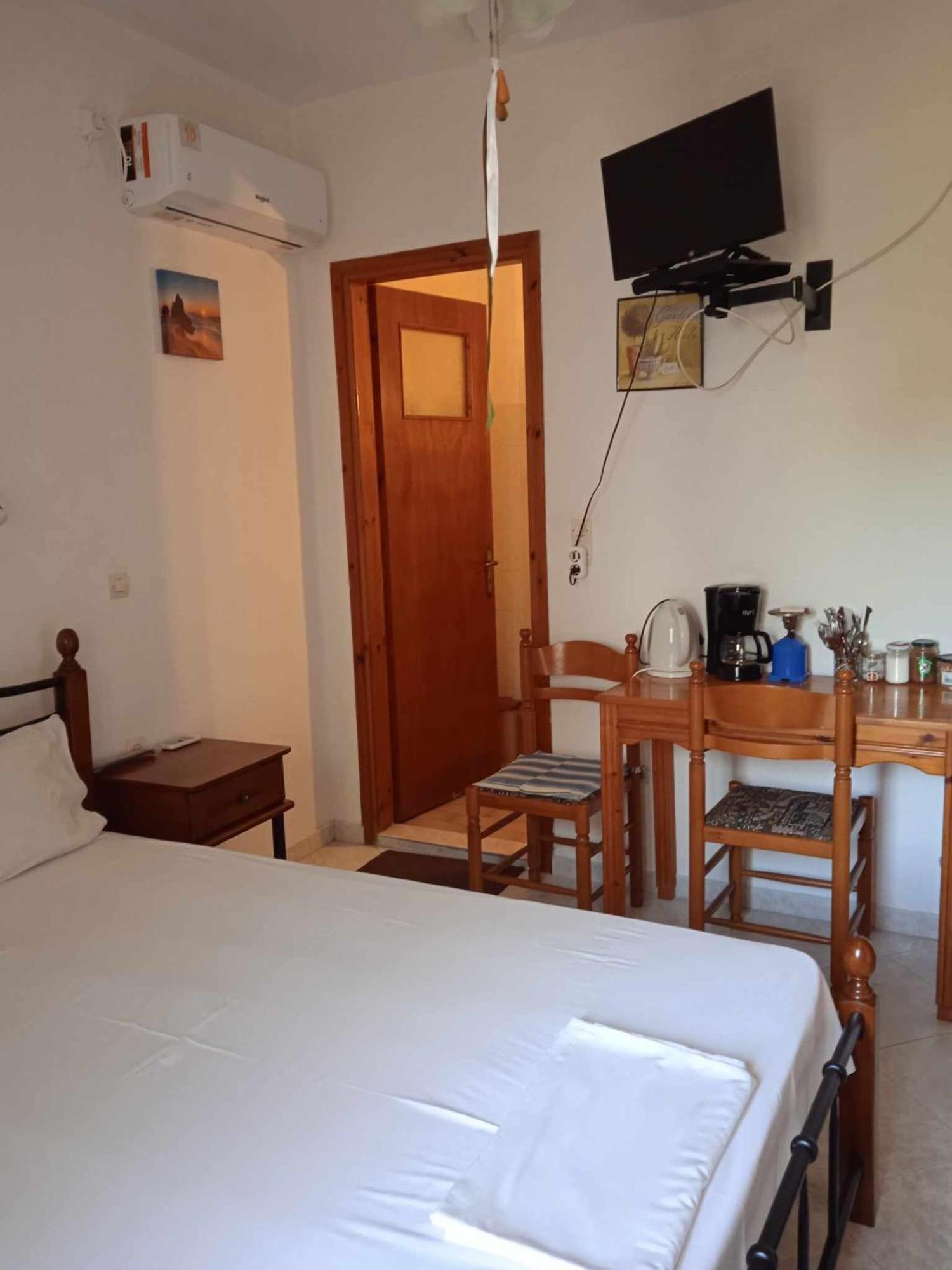 Machi's Guest House Mithimna Extérieur photo