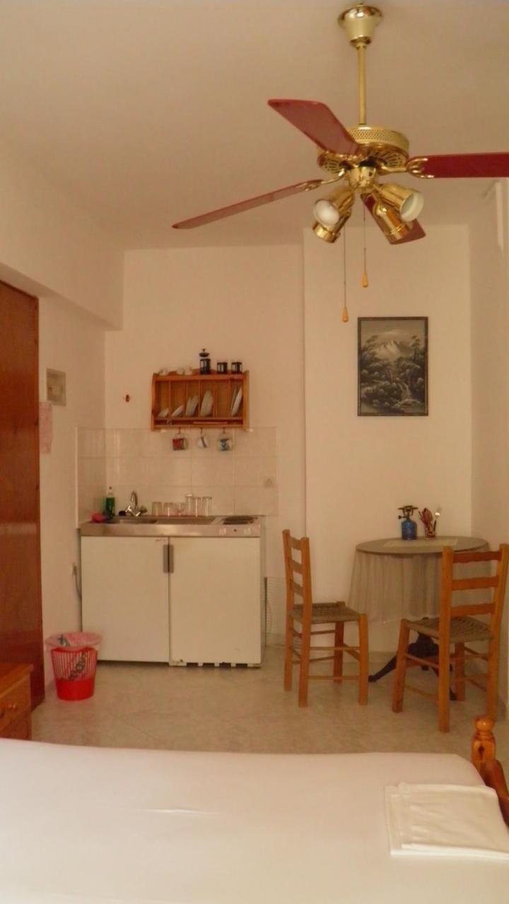 Machi's Guest House Mithimna Extérieur photo