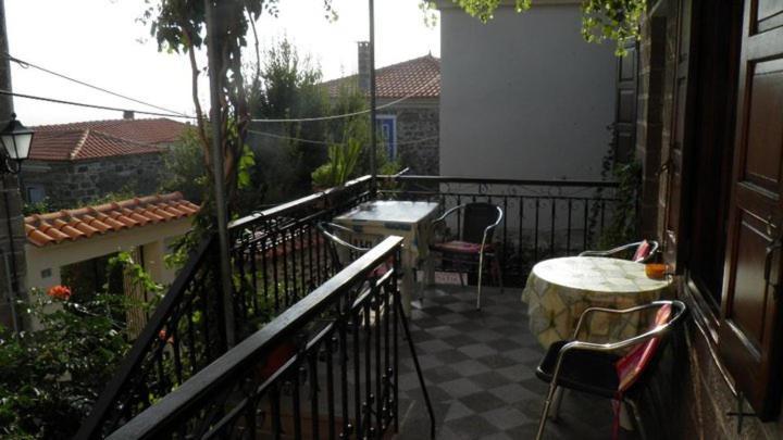 Machi's Guest House Mithimna Extérieur photo